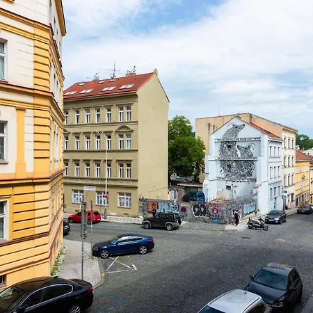 Good Mood In The Zizkov Hood Prg Apartment *